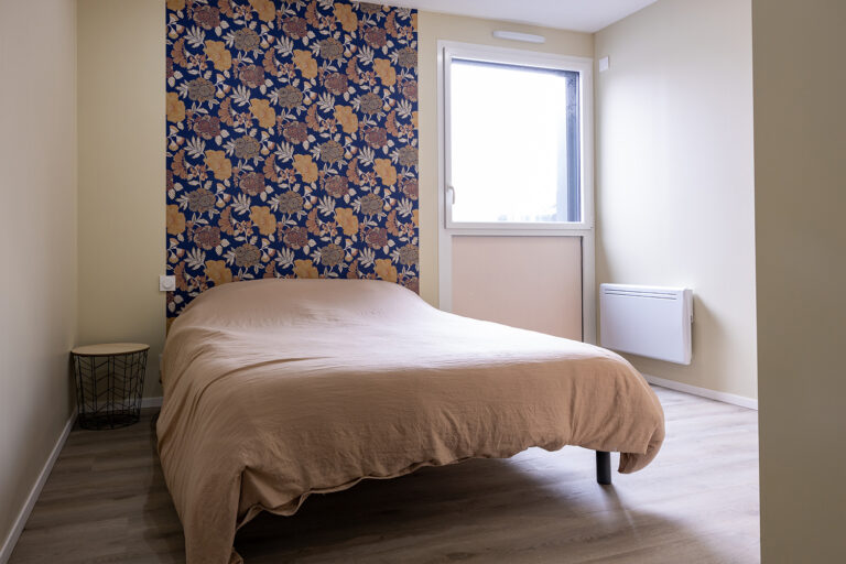 chambre--lit-double-gite-maine-et-loire